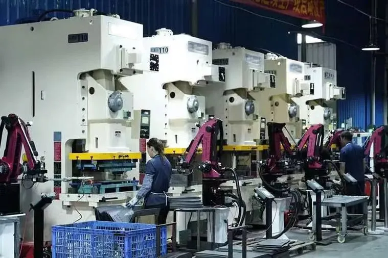 The Gas Water Heater Front Cover Stamping Production Line with a Single